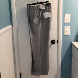 NWT Gray Dress Pants Easy Care 33x33 Pleated Cuff